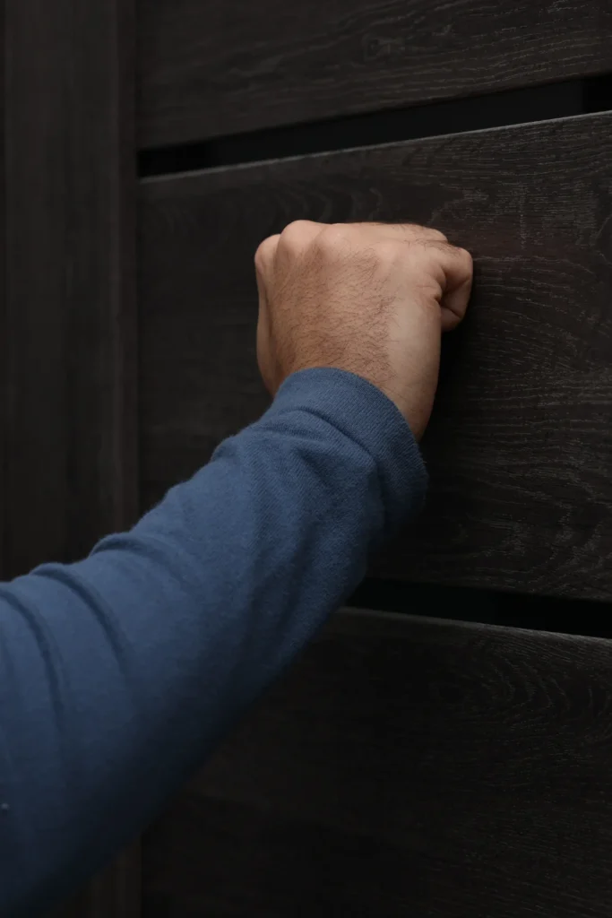 can bail bondsman enter your home without a warrant